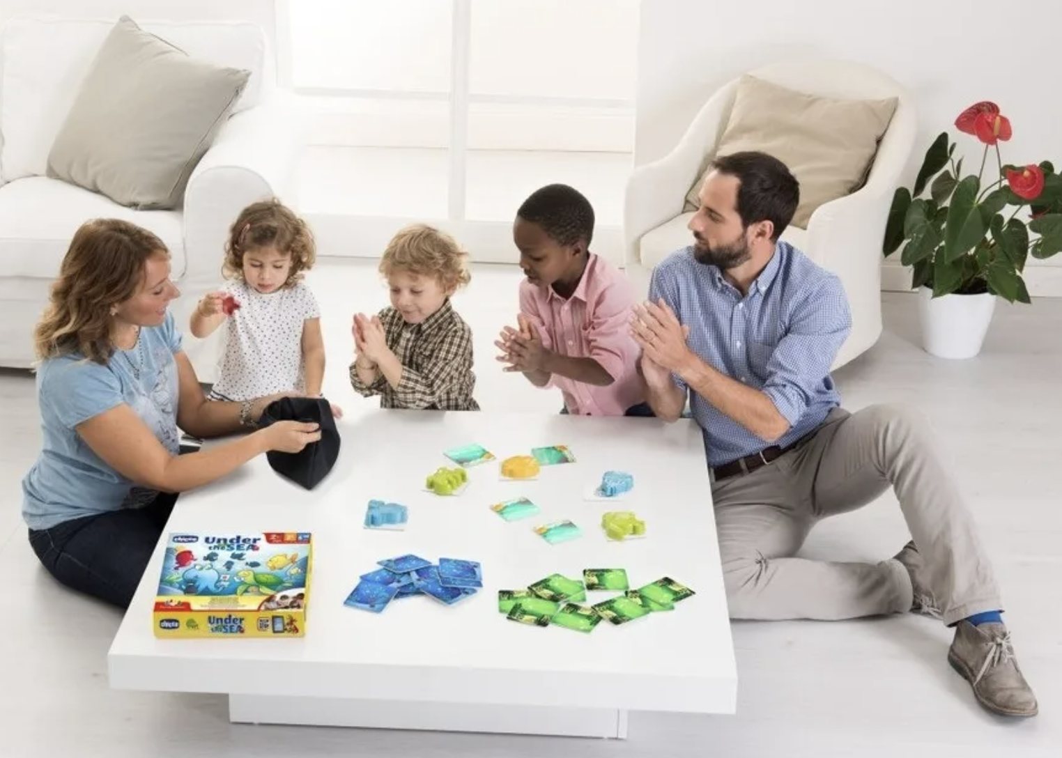 Интерактивная семейная игра. Семья за настольной игрой. Настольные игры для детей. Настольные игры для всей семьи. Настольная игра «о семье».
